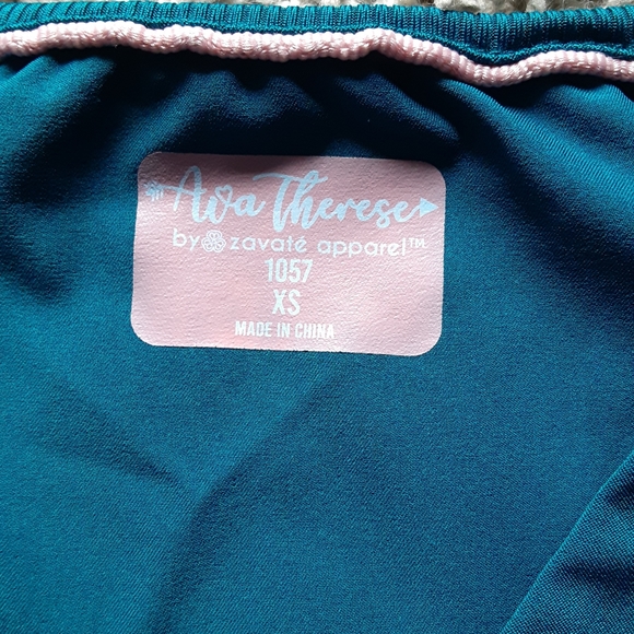 Ava Therese Scrub Set - Picture 3 of 8